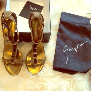 Beautiful pump worn one time only